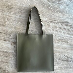 Everlane The Gallery Leather Tote Olive